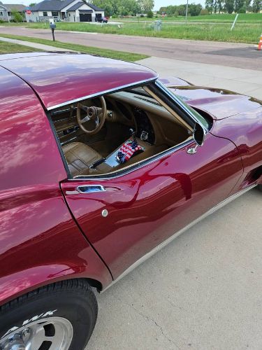 Unknown-Corvette-1975-Red-3