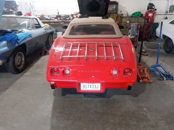 Unknown-Corvette-1975-Red-4