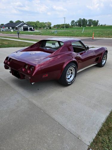 Unknown-Corvette-1975-Red