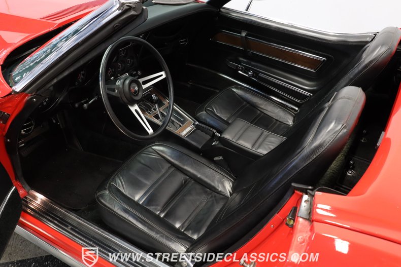 Unknown-Corvette-1975-Red-Black-2