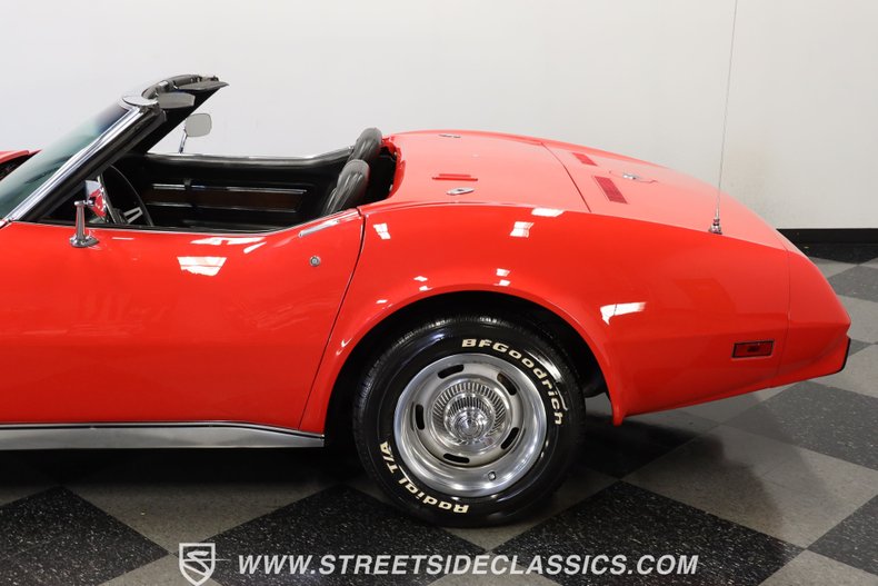 Unknown-Corvette-1975-Red-Black-27