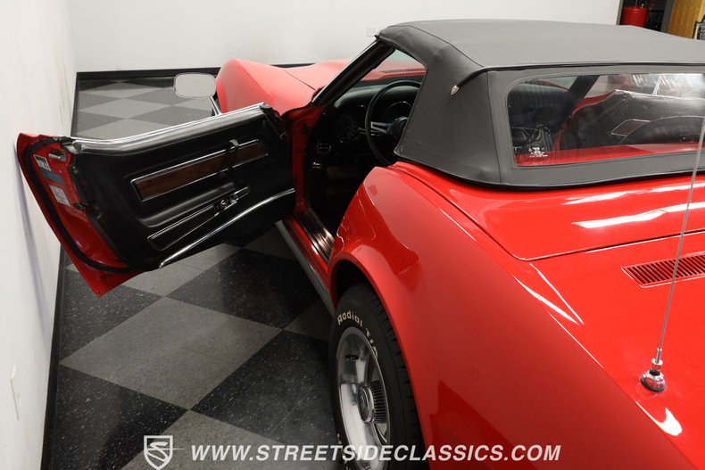 Unknown-Corvette-1975-Red-Black-35