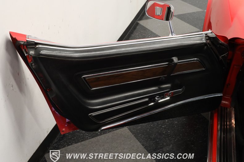 Unknown-Corvette-1975-Red-Black-36
