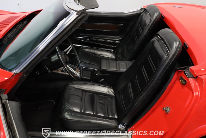 Unknown-Corvette-1975-Red-Black-37