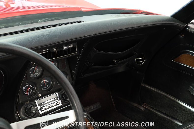 Unknown-Corvette-1975-Red-Black-43