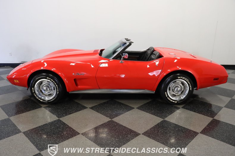 Unknown-Corvette-1975-Red-Black