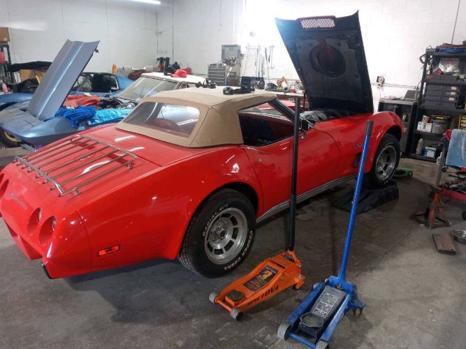 Unknown-Corvette-1975-Red