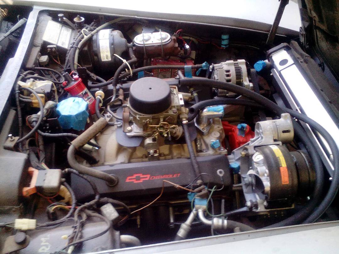 Unknown-Corvette-t-coupe-1974-silver-1