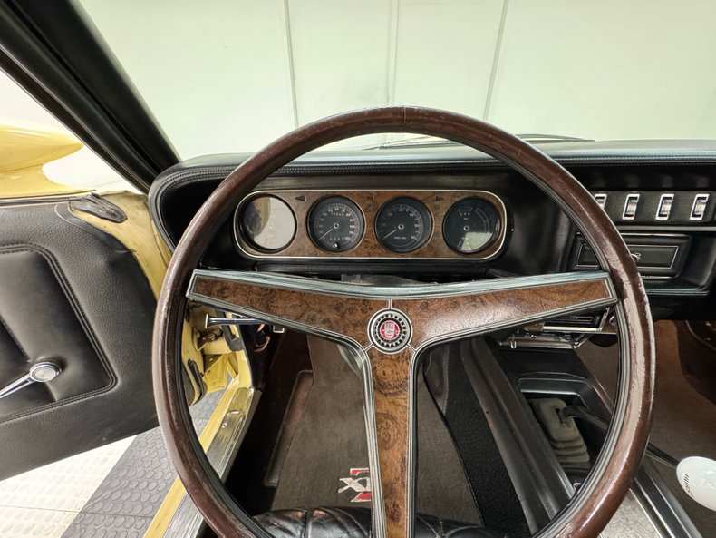 Unknown-Cougar-1969-Yellow-Black-42