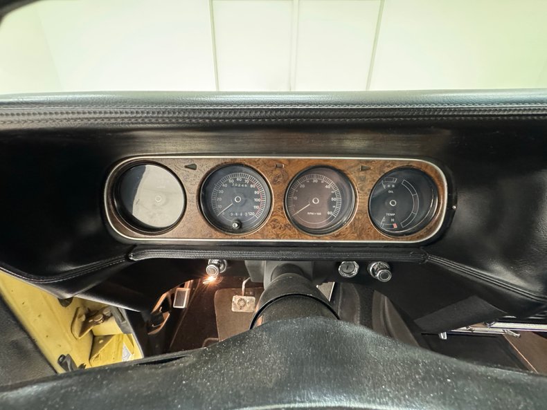 Unknown-Cougar-1969-Yellow-Black-43