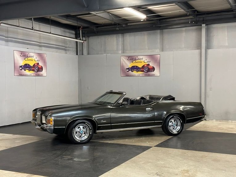 Unknown-Cougar-xr7-1971-Dark-Green-Metalli-Black-1