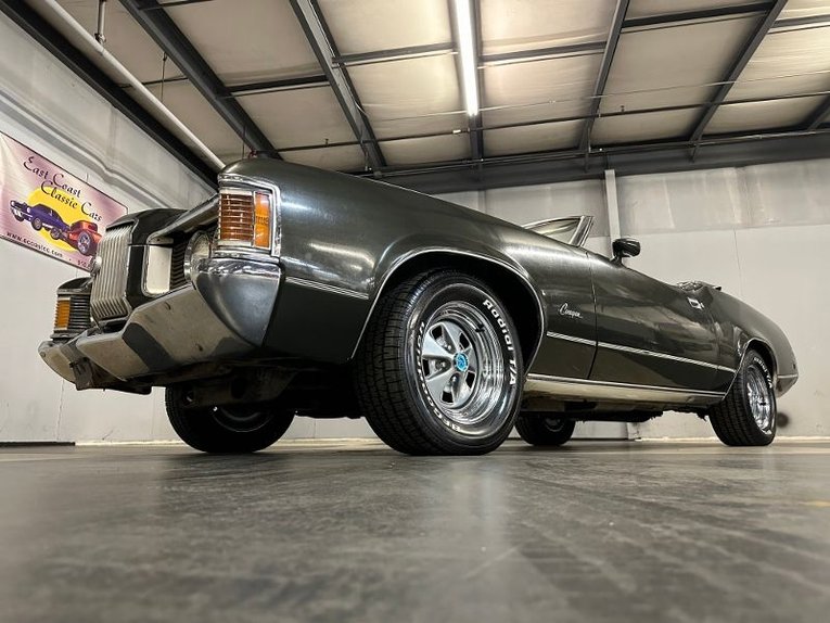 Unknown-Cougar-xr7-1971-Dark-Green-Metalli-Black-2