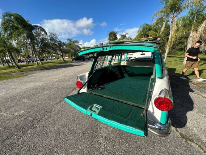 Unknown-Country-sedan-1956-Green-White-10