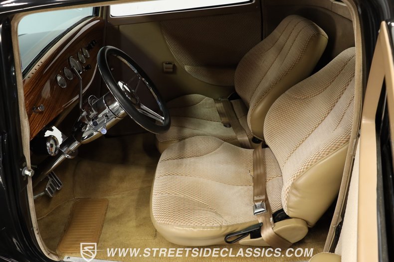 Unknown-Coupe-1932-Black-Tan-13