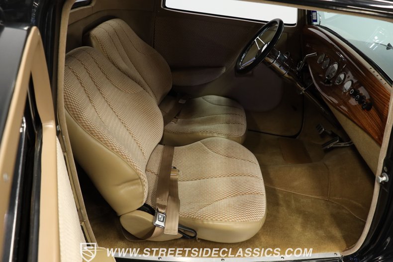 Unknown-Coupe-1932-Black-Tan-37