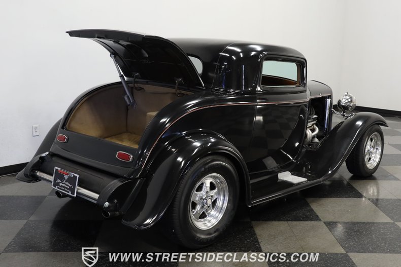 Unknown-Coupe-1932-Black-Tan-43