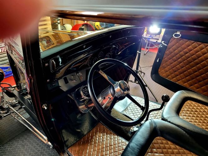 Unknown-Coupe-1933-Root-Beer-Brown-9