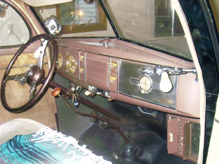 Unknown-Coupe-1939-BLACK-TAN-2