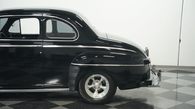 Unknown-Coupe-1946-Black-Red-and-Black-28