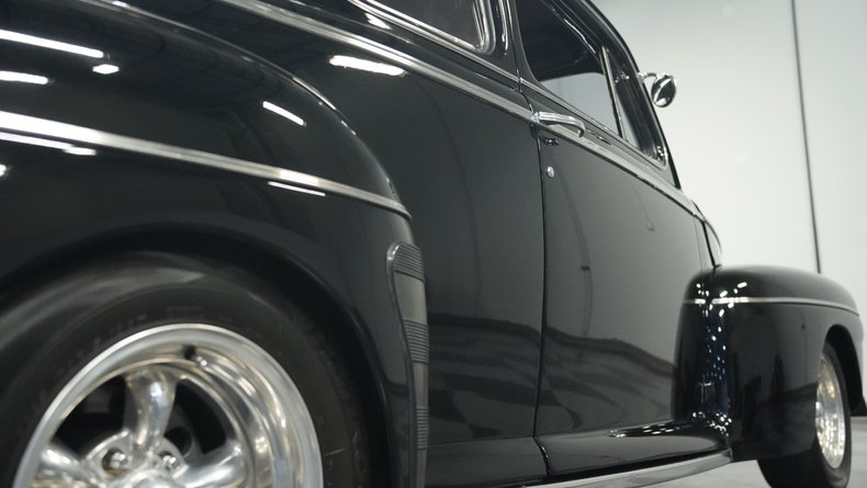 Unknown-Coupe-1946-Black-Red-and-Black-31