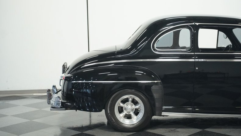Unknown-Coupe-1946-Black-Red-and-Black-32