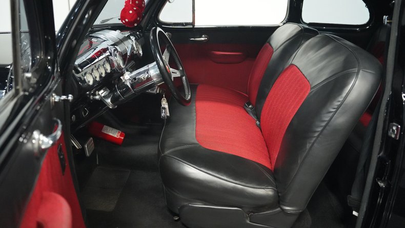 Unknown-Coupe-1946-Black-Red-and-Black-35
