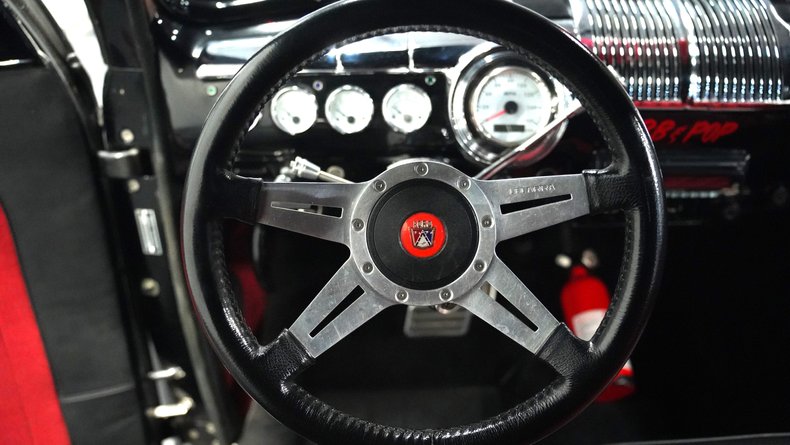 Unknown-Coupe-1946-Black-Red-and-Black-36