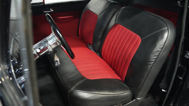 Unknown-Coupe-1946-Black-Red-and-Black-40