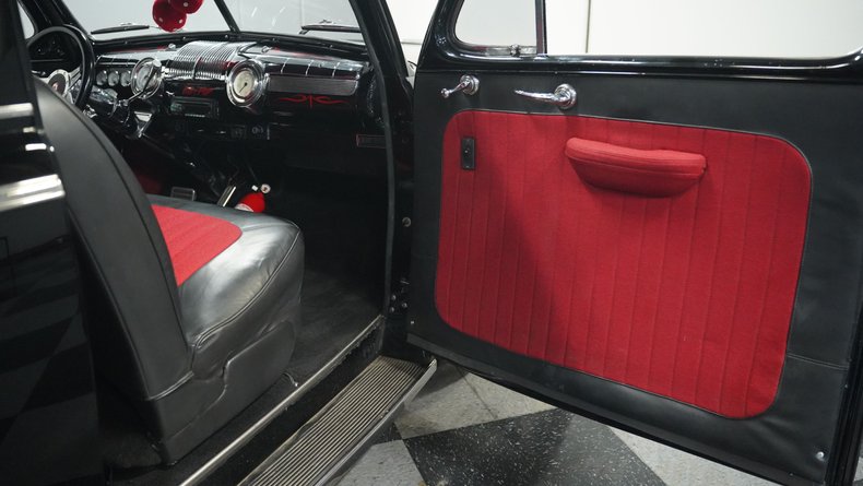 Unknown-Coupe-1946-Black-Red-and-Black-9
