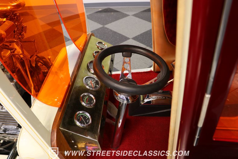 Unknown-Coupe-1967-White-metallic-pearl-Red-38