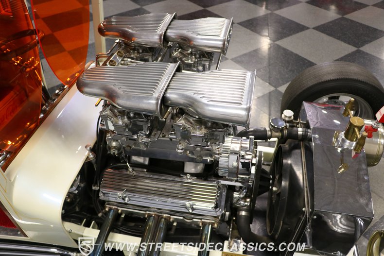 Unknown-Coupe-1967-White-metallic-pearl-Red-4