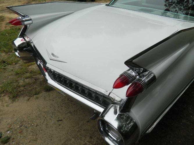 Unknown-Coupe-deville-1959-White-16