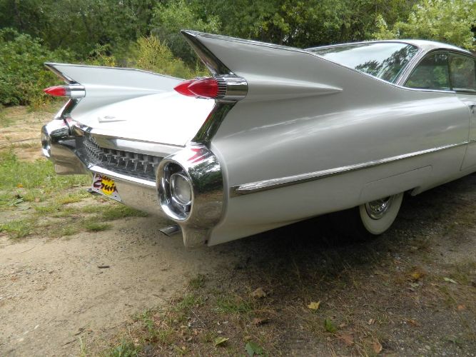 Unknown-Coupe-deville-1959-White-18