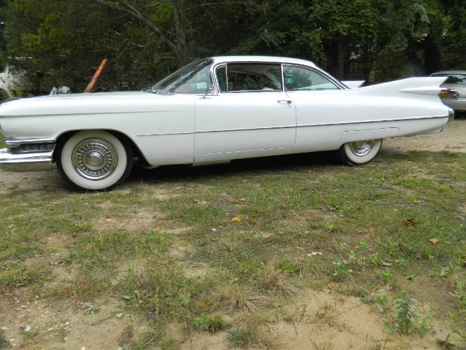 Unknown-Coupe-deville-1959-White-2