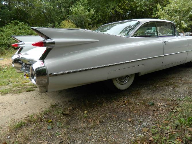 Unknown-Coupe-deville-1959-White-3