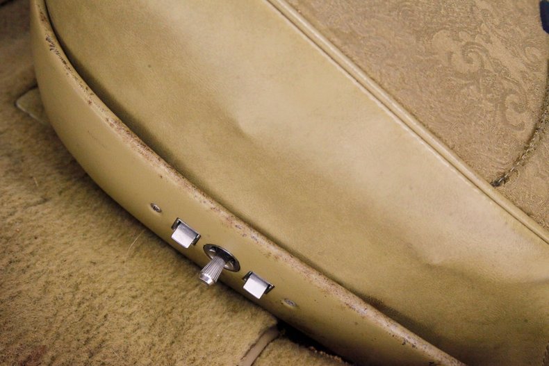 Unknown-Coupe-deville-1970-Bayberry-Metallic-Gold-18