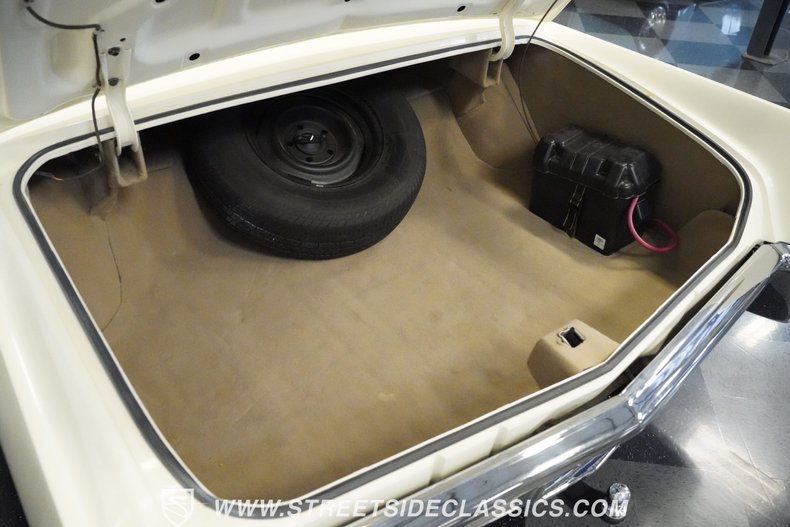 Unknown-Coupe-deville-1970-Cotillion-White-Tan-33