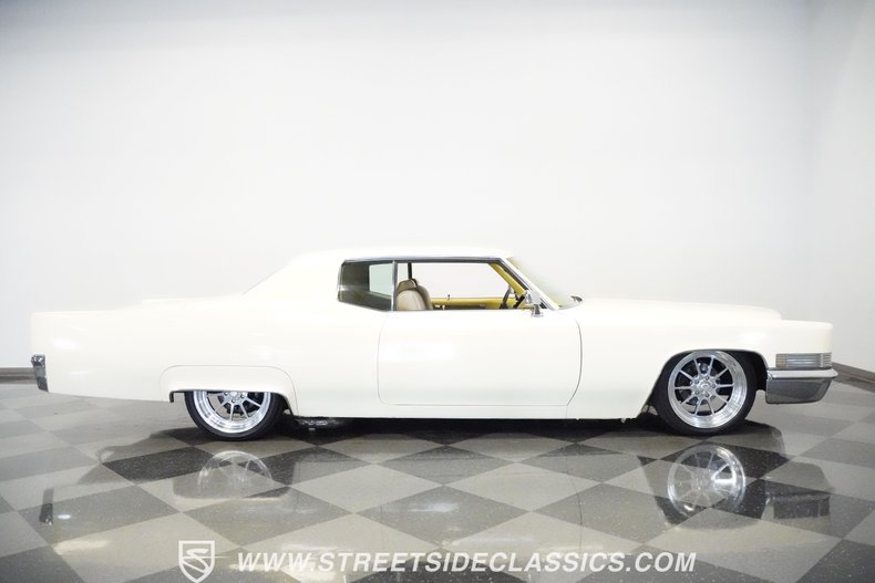 Unknown-Coupe-deville-1970-Cotillion-White-Tan-40