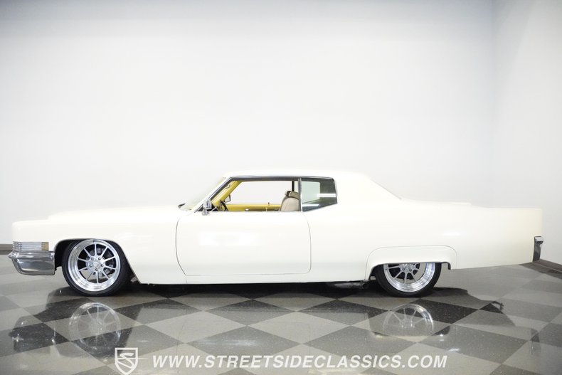 Unknown-Coupe-deville-1970-Cotillion-White-Tan
