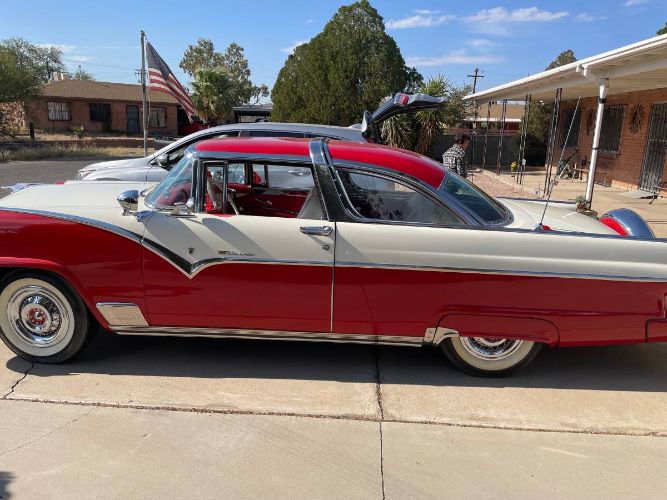 Unknown-Crown-victoria-1955-Red-5