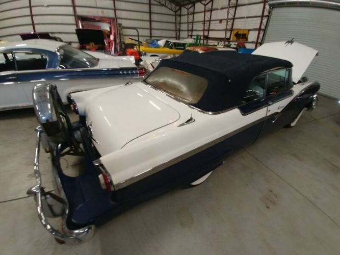 Unknown-Crown-victoria-1956-White-Blue-15