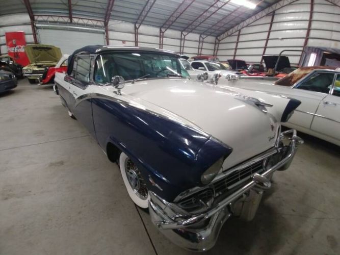 Unknown-Crown-victoria-1956-White-Blue-6