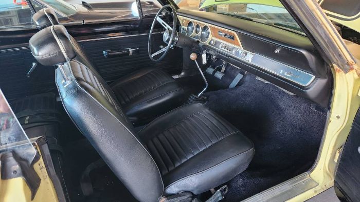 Unknown-Cuda-1969-Yellow-4