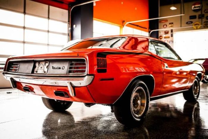 Unknown-Cuda-1970-Orange-Black-13