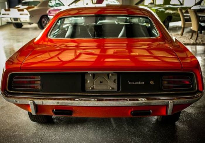 Unknown-Cuda-1970-Orange-Black-14