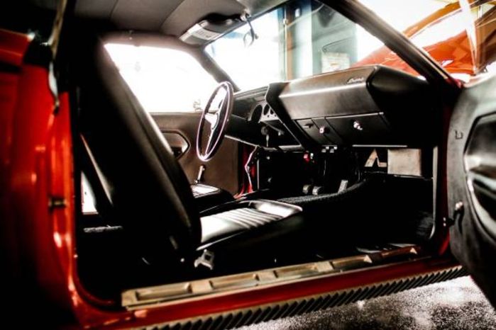 Unknown-Cuda-1970-Orange-Black-6