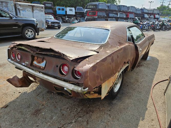 Unknown-Cuda-1972-Brown-Black-11