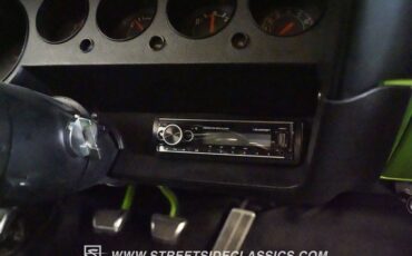 Unknown-Cuda-1972-Metallic-Green-Black-2