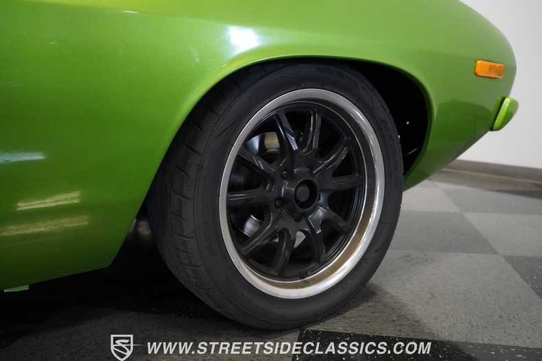 Unknown-Cuda-1972-Metallic-Green-Black-35