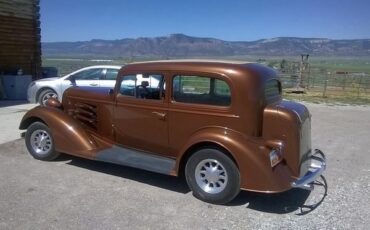 Unknown-Custom-cruiser-1933-Brown-Brown-5